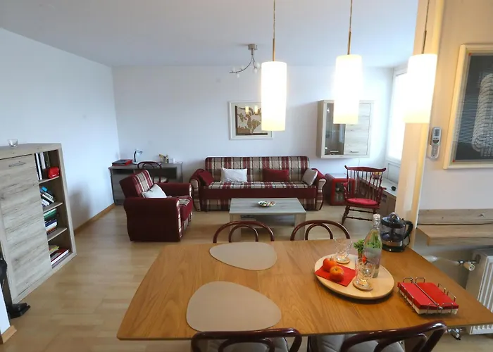 Thomas Apartment 028
