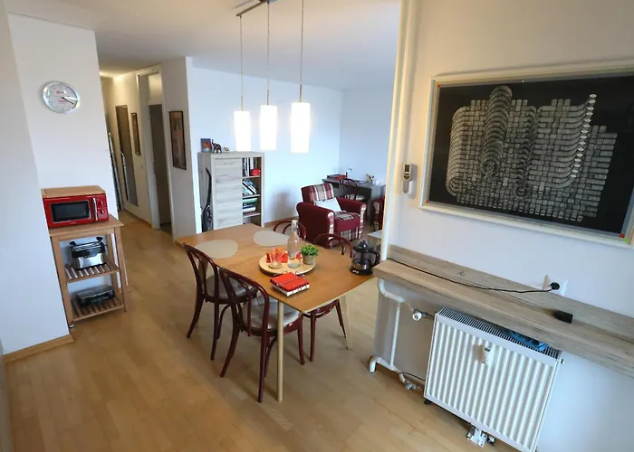 Thomas Apartment 028