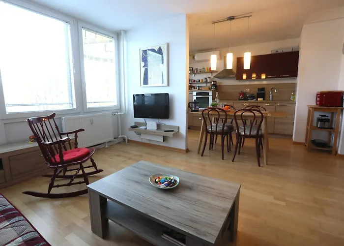 Thomas Apartment 028